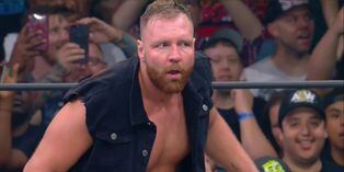 Dean Ambrose irrumpe en el evento Double or Nothing de All Elite Wrestling y ataca a Chris Jericho y Kenny Omega
