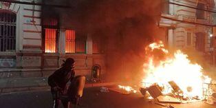 Manifestantes incendian el edificio de “El Mercurio”, el diario más antiguo en circulación en Chile