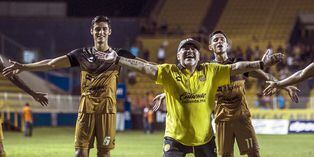 Diego Maradona: Mira su divertido 'baile del triunfo' en vestuario de los Dorados de Sinaloa |VIDEO |FOTOS