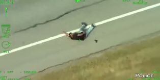 YouTube: Cámara de helicóptero graba los precisos momentos de una balacera entre delincuente y policías | FOTOS| VIDEO
