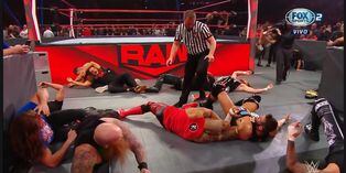 WWE: Monday Night RAW terminó en medio del caos por nueva invasión del roster de NXT | VIDEO
