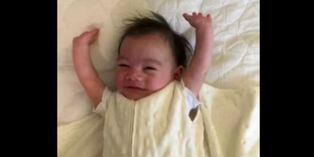 YouTube video viral: Bebito te matara con su tierna reacción al despertar