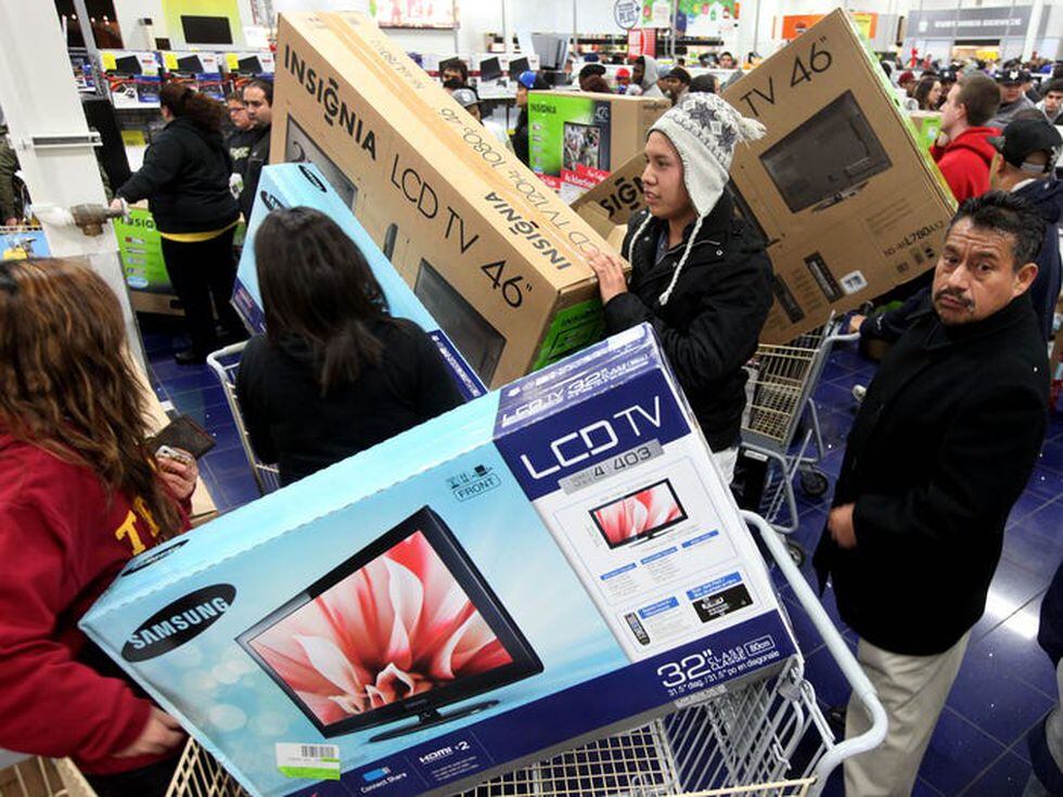 Las personas se convierten en expertos ladrones durante el Black Friday (Foto: AFP)
