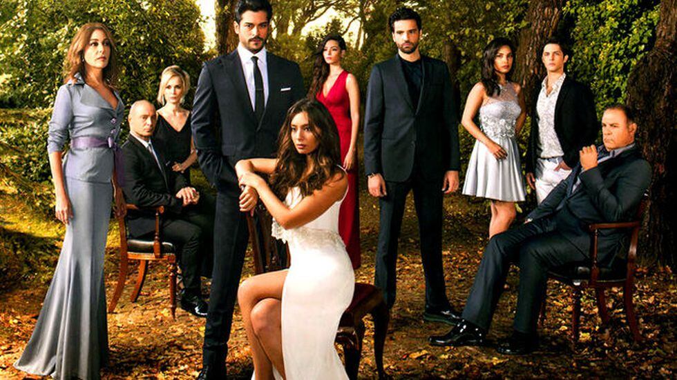“Kara Sevda”, que tuvo dos temporadas, fue galardonada por los premios Emmy Internacional como mejor telenovela en 2017. Foto: Instagram