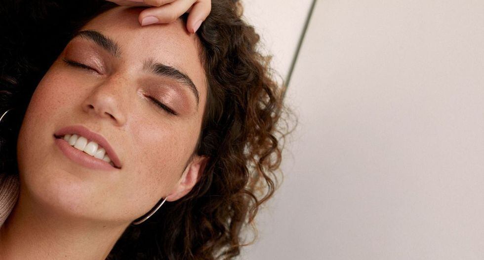 Realiza este maquillaje en solo unos minutos. (Foto: Natura Perú)