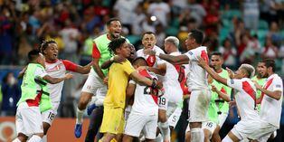 La celebración de Perú en el pase a semifinales tras vencer a Uruguay en la Copa América 2019