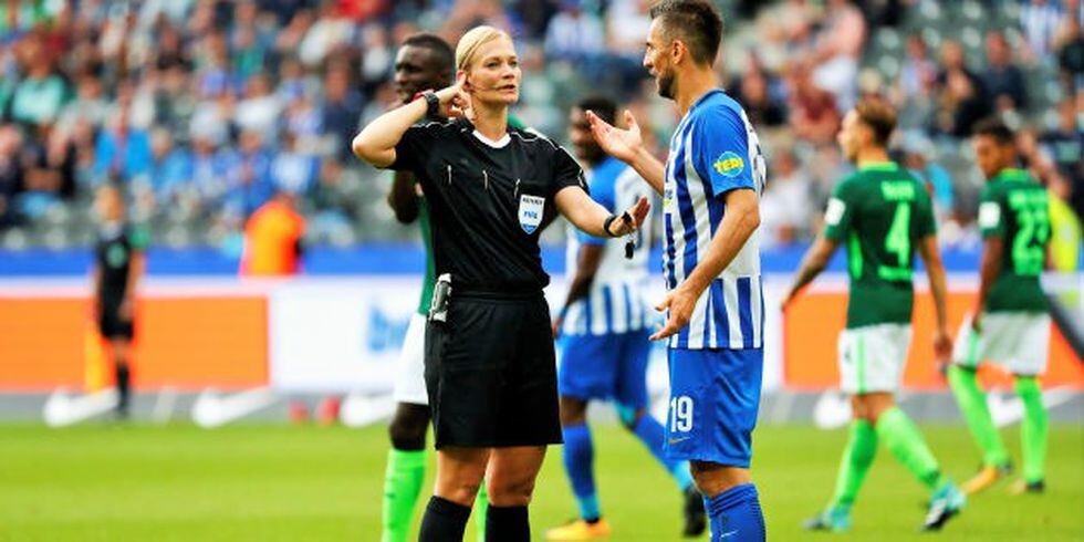Bundesliga: Mujer arbitro hizo historia en Alemania y toda Europa