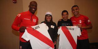 Medallistas Gladys Tejeda y Christian Pacheco visitaron a la selección previo alPerú vs. Ecuador