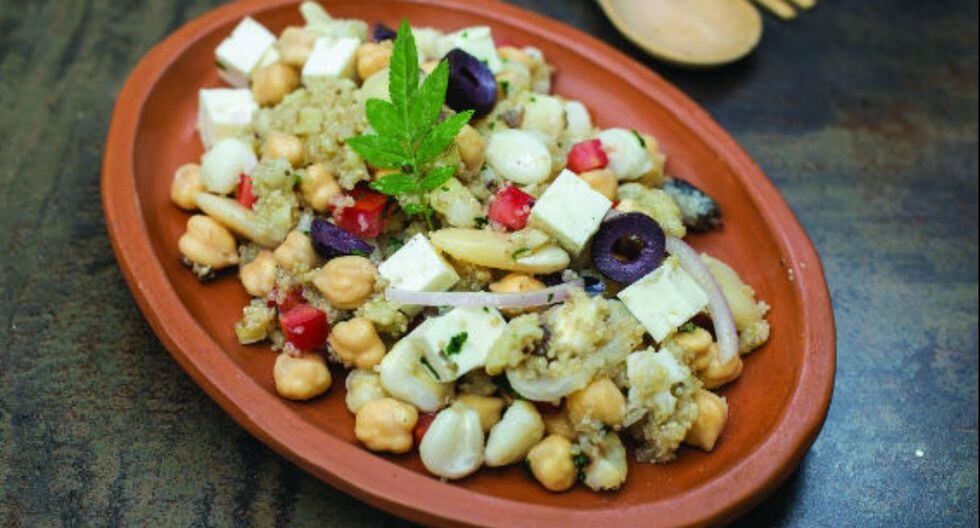 Ensalada mixta con anchoveta. (Foto: A comer pescado)