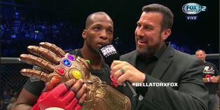 'MVP' humilla al 'Cavernícola' y celebra con el guante de Thanos en Bellator 200