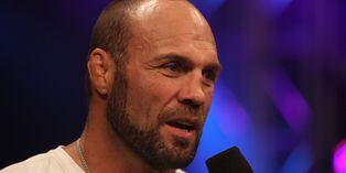 Randy Couture dice que "está vivo" tras rumores de muerte