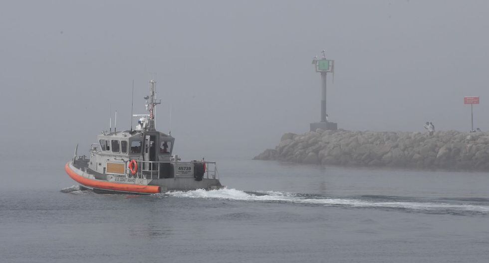 Los equipos de rescate desplegaron un amplio dispositivo, con buzos y helicópteros, para rastrear la zona en busca de posibles supervivientes. (Foto: AFP)<br>