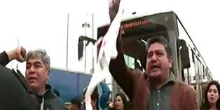 San Martín de Porres: Profesores bloquean estación Caquetá del Metropolitano y exigen mejoras salariales