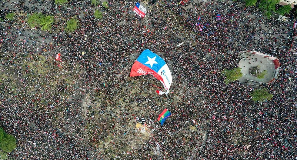 Imagen panorámica de Santiago de Chile con histórica protesta. (Foto: AFP)