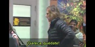 "¡Gareca quédate!", el grito de los hinchas peruanos despidiendo a Ricardo Gareca en el aeropuerto | VIDEO