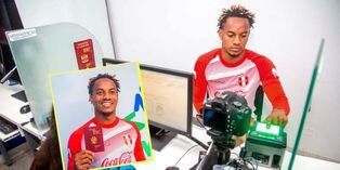 Selección peruana: André Carrillo tuvo que renovar su pasaporte antes de viajar a Brasil |VIDEO |FOTOS
