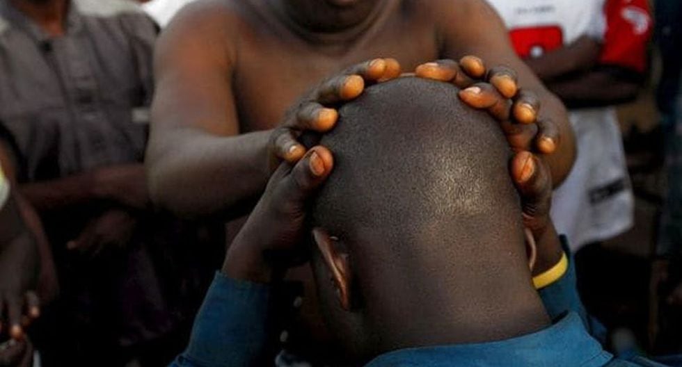 Personas con calvicie corren peligro en Mozambique.