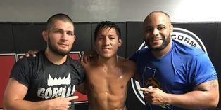 'El Fuerte' Enrique Barzola entrena al lado de los campeones Khabib y Cormier para su pelea en UFC Uruguay | FOTOS