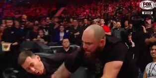 Esposo de Ronda Rousey noqueó de un derechazo a un agente de seguridad de WWE | VIDEO