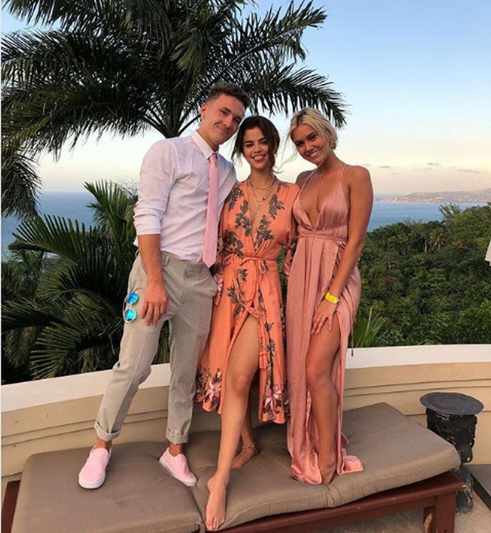 La foto en la que aparece Clayton con Selena Gomez se tomó en la boda del padre de Bieber. Foto: Instagram