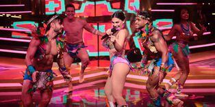 Stephanie Valenzuela: así fue su sexy presentación a ritmo de cumbia selvática en "El artista del año"