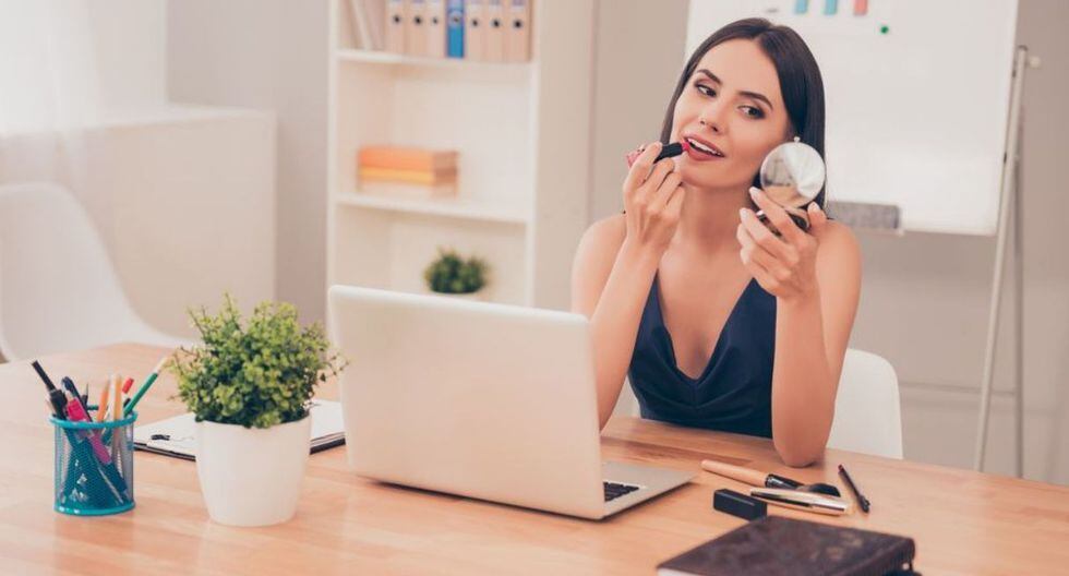 La base de maquillaje sirve para corregir imperfecciones o “manchitas”. (Foto: Difusión)