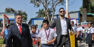 Minedu acordó con empresario árabe donación de computadoras y sistema de vigilancia pero no reestructuración de colegio