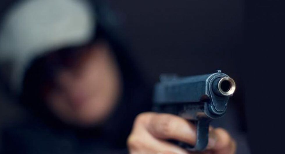 Chapan a cuatro menores que intentaron robarle a policía