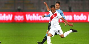Christian Cueva casi abre el marcador con este tremendo remate en el Perú vs Uruguay | VIDEO