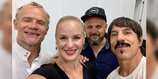 Valentina Shevchenko conoció a los Red Hot Chilli Peppers y pasó un emocionante momento en concierto de la banda