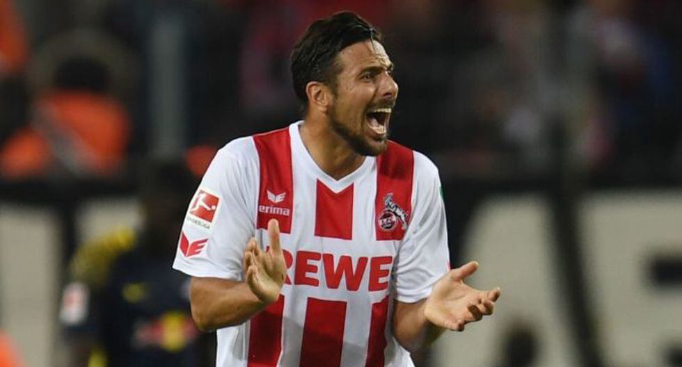 Claudio Pizarro debutó y fue ovacionado como heróe del Colonia por la Bundesliga