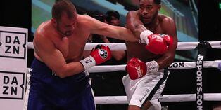 Expeleador del UFC Fabio Maldonado recibe terrible paliza en pelea de boxeo | VIDEO | FOTOS