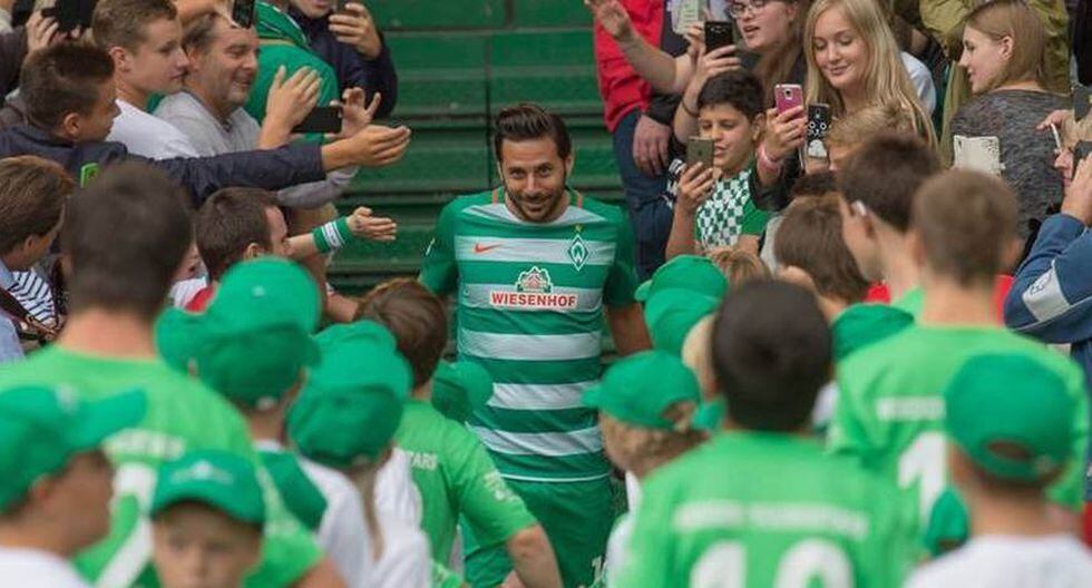 "No queremos renunciar a sus cualidades", destacó el estratega del Werder Bremen en alusión a la renovación de Claudio Pizarro con el club alemán. (Foto: @werderbremen)