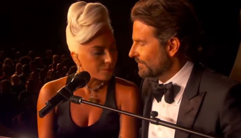 Lady Gaga intentó besar a Bradley Cooper en plena interpretación de Shallow