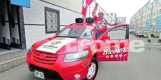 Selección peruana: Fanático de la blanquirroja pintó su carro con los colores patrios | FOTOS
