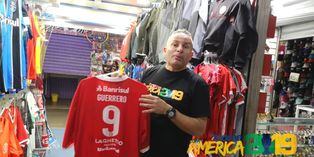 Paolo Guerrero: Esto cuesta su camiseta en el 'Polvos Azules' de Porto Alegre |VIDEO |FOTOS