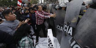 Marcha 'Ciudadanos contra el Golpe' se desarrolla en medio de enfrentamientos con la Policía