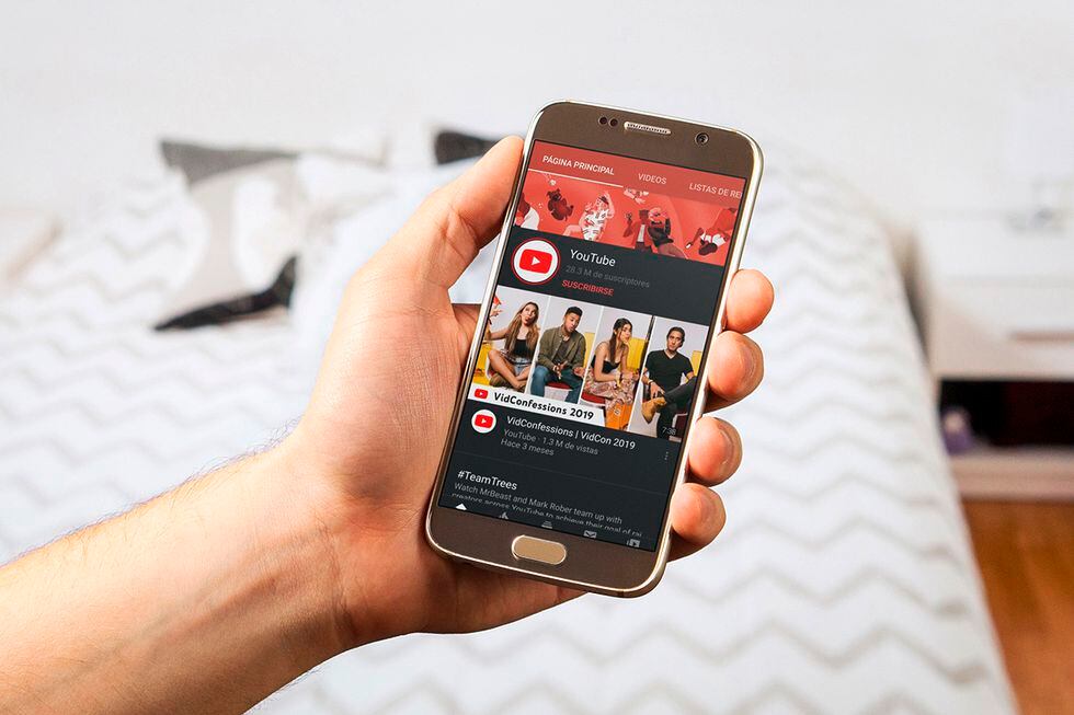 Los videos más vistos por los usuarios de Internet en Perú según lo declarado por ellos, son películas (56%), series en línea (46%), vídeos de corta duración (<3 m) (35%) y tutoriales (50%).