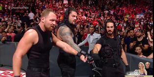 WWE: The Shield se reúne y le aplica 'el bombazo de fuerza triple' a Braun Strowman | FOTOS | VIDEO
