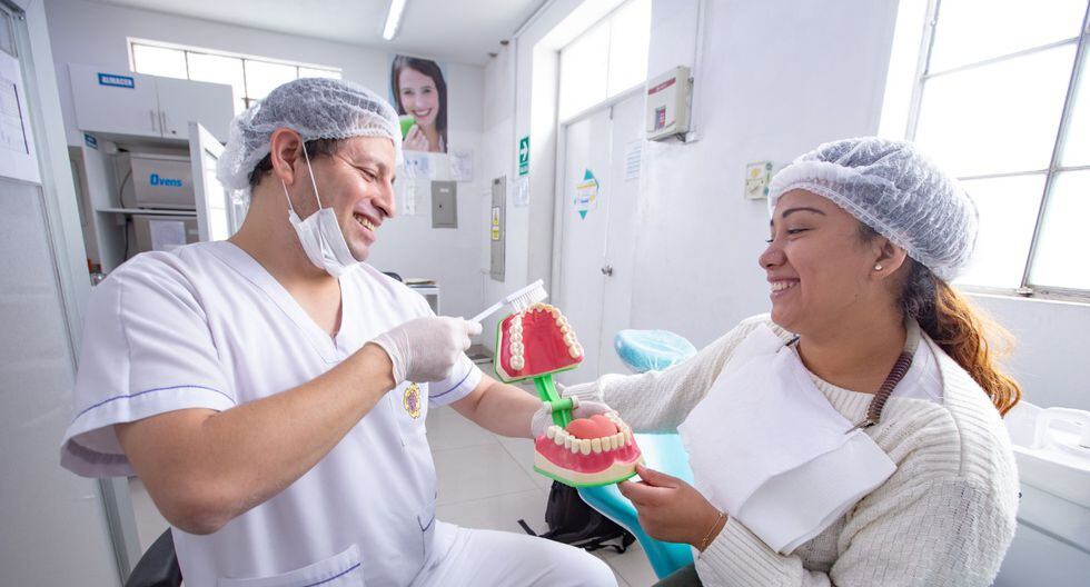 Tener una adecuada higiene bucal te ayudará a tener una bonita sonrisa. (Foto: Sisol)