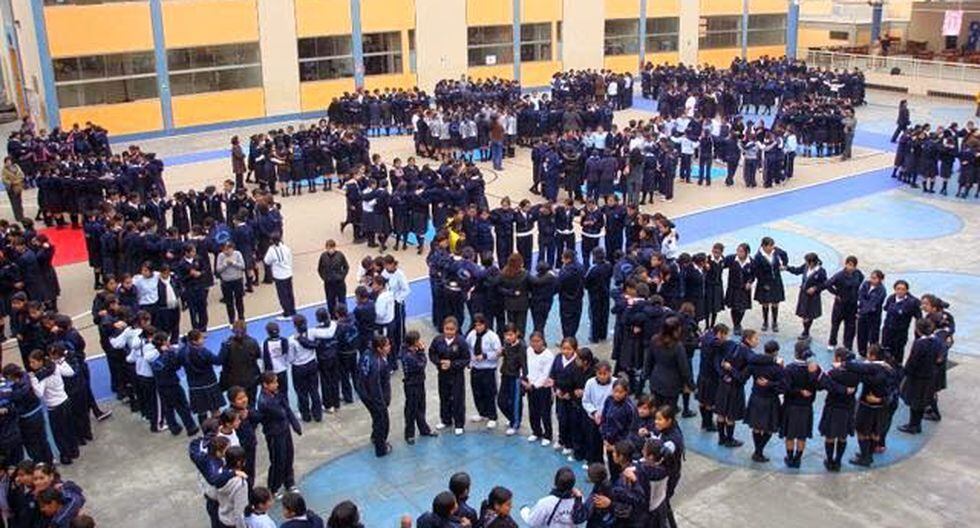 Simulacro escolar de sismo.