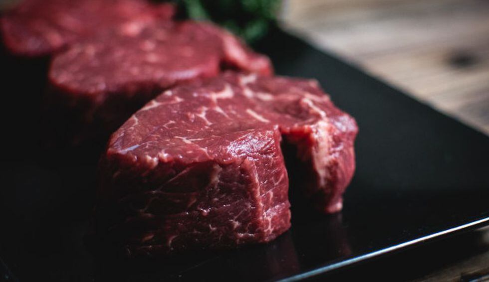 La carne roja tiene muchas calorías. (Foto:Freepik)