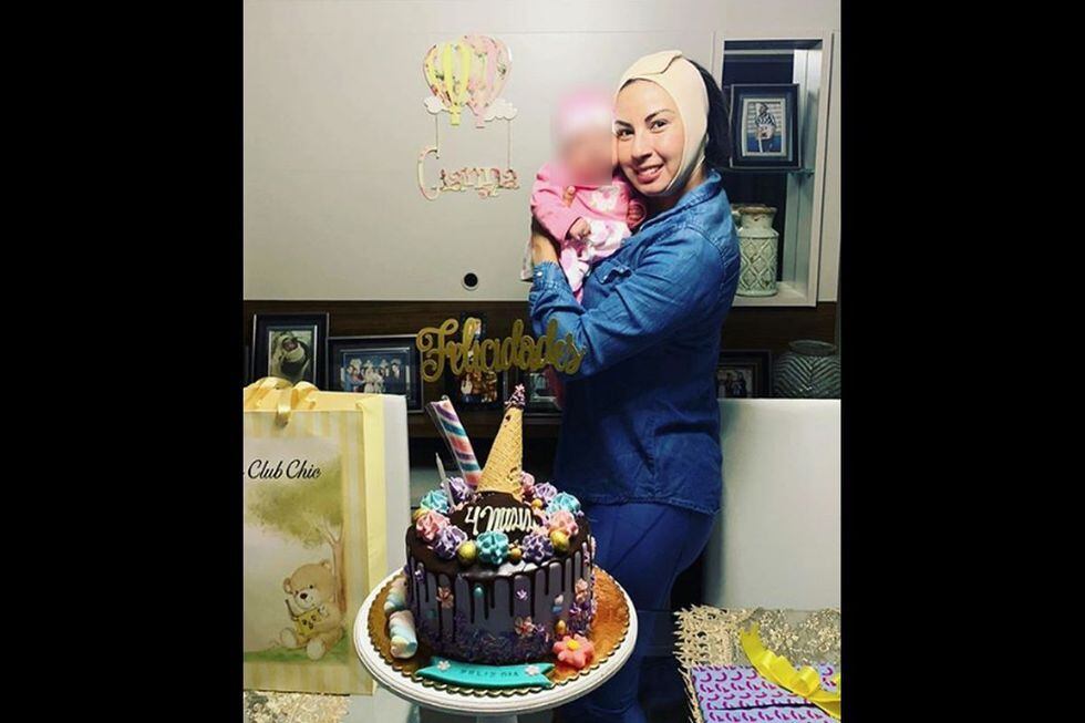 Pamela López junto a su hija celebrando los 4 meses de vida (Fuente: Instagram)