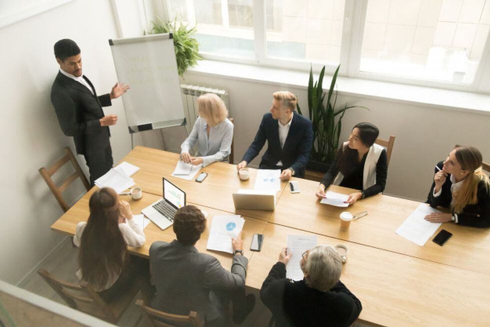 Un buen jefe es aquel que guía a los miembros de su equipo. (Foto: Freepik)