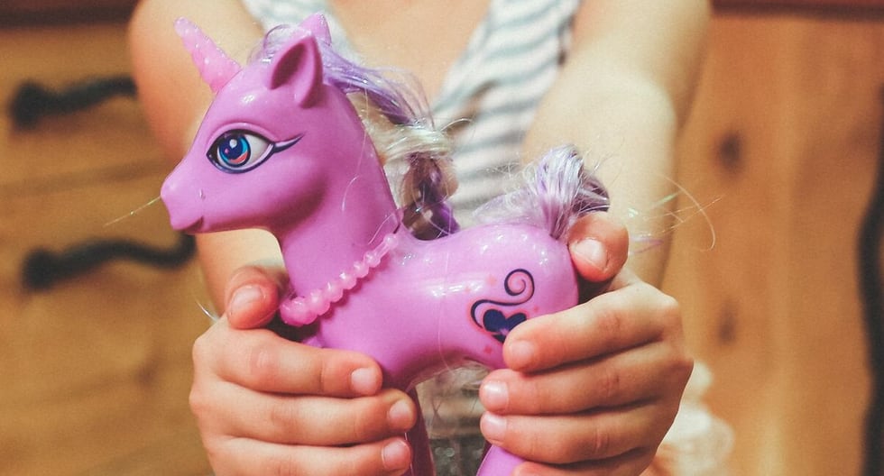La niña recibió una tremenda sorpresa cuando fu recibida por su madre en la parada del autobús escolar. (Foto: Pixabay/Referencial)