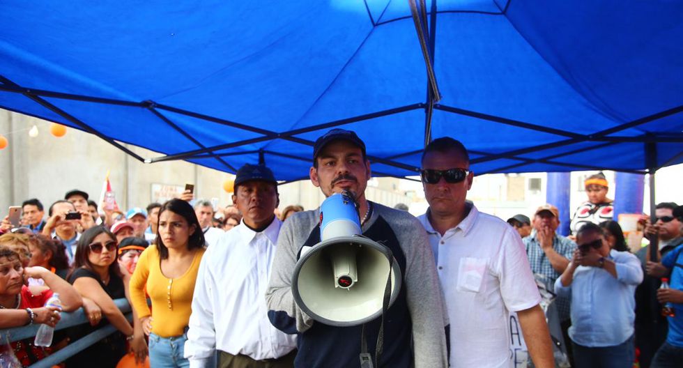 "Por favor, no alarguen más nuestro sufrimiento, devuélvanme a mi esposa", señaló Villanella. (Foto: Hugo Curotto / GEC)