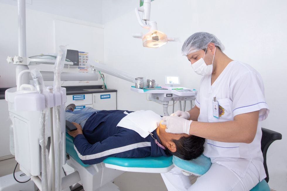 La vista al odontólogo es primordial para tener nuestros dientes sanos. (Foto: Sisol)