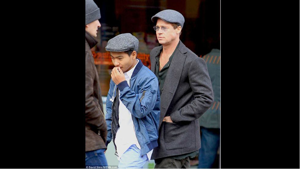 Brad Pitt y su hijo mayor Maddox, con quien habría sostenido una disputa horas antes de que Angelina pida el divorcio.