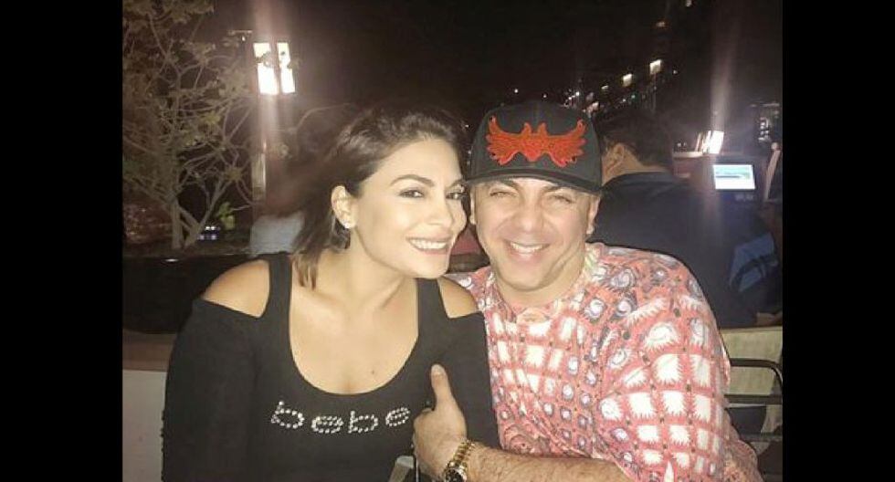 Evelyn Vela se la pasa bien con Cristian Castro.