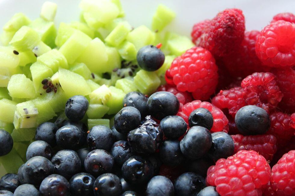 Las ensaladas de frutas es que puedes combinarlas con multitud de sabores. (Foto: Pixabay)